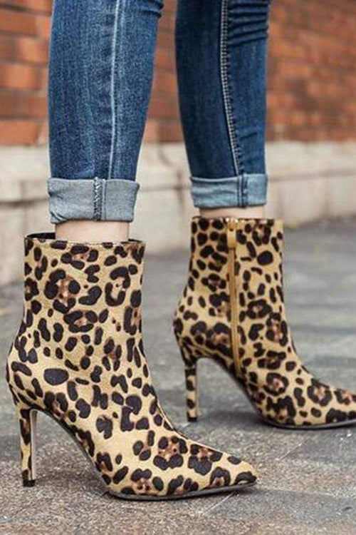Leopardtryckta spetsiga högklackade stövlar 