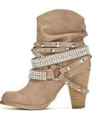 Böjda ankelklackade stövlar 