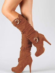 Hooped plattform från högklackade stövlar