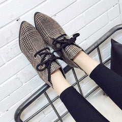 Grova och plädade mångsidiga Martin-stövlar i spets 