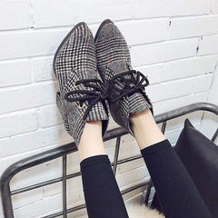 Grova och plädade mångsidiga Martin-stövlar i spets 