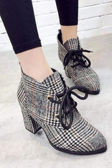 Grova och plädade mångsidiga Martin-stövlar i spets 