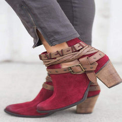 Tjocka och lågklackade högklackade damstövlar med runda huvuden 