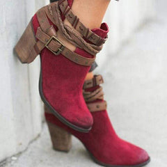 Tjocka och lågklackade högklackade damstövlar med runda huvuden 