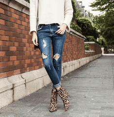 Leopardtryckta spetsiga högklackade stövlar 