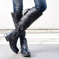 Mode och bekväma långa stövlar med låg klack för kvinnor