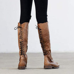 Mode och bekväma långa stövlar med låg klack för kvinnor