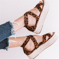 Mode sandaler med halmkil 