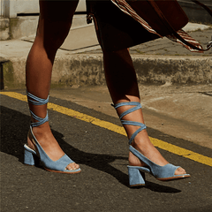 Mode mångsidiga sandaler med snörning 