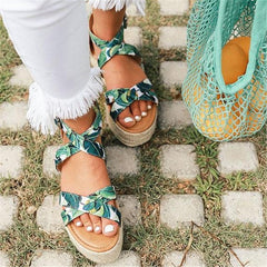 Mode sandaler med halmkil 