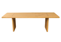 beauty-shot: Kingpin Dining Table