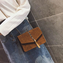 Samtasta torbica sa lancem