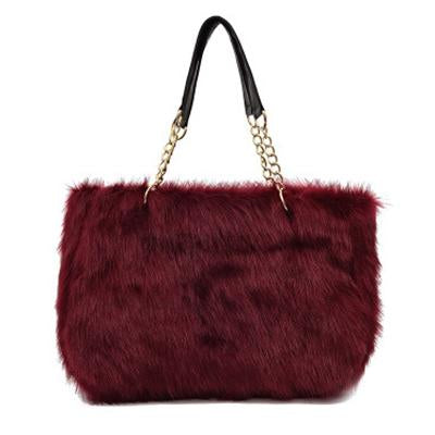 Torba od umjetnog krzna sa zlatnim lancem